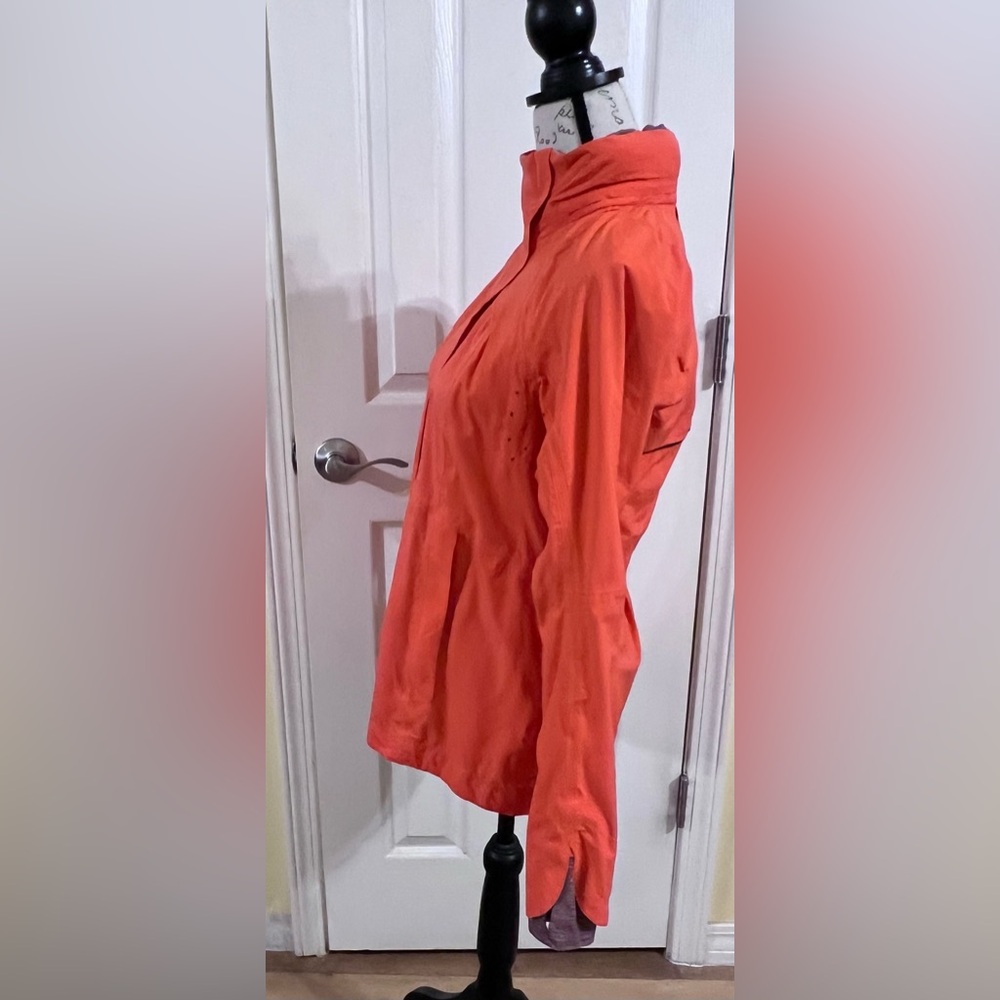RARE Lululemon Run: In The Rain Jacket - Picture 11 of 16